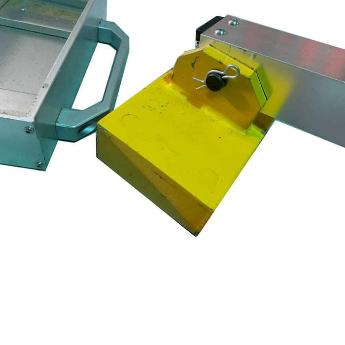 Manhole cover opener with magnet and breaking function