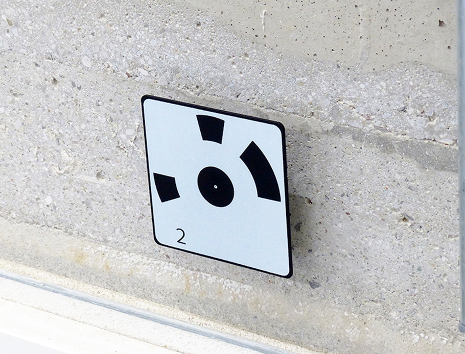 Miniprismer med tiltfunksjon