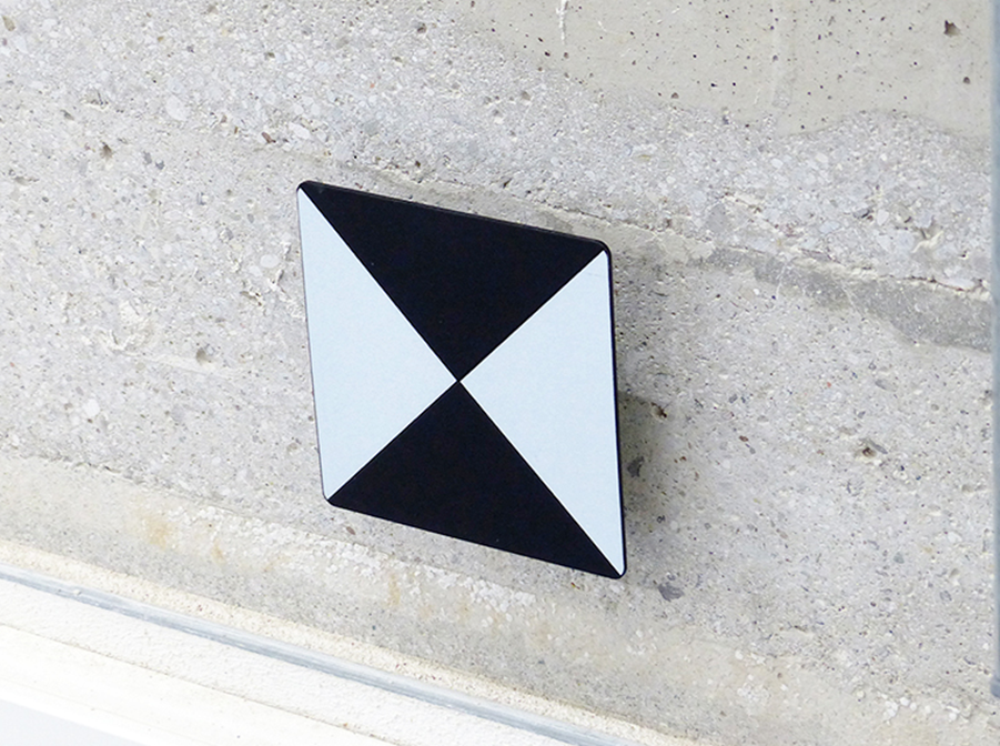 Miniprismer med tiltfunksjon